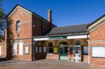 View Of Edenbridge Town Railway Station In Edenbridge Stock Photo