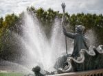 Monument To The Girondins In Place Des Quincones Bordeaux Stock Photo