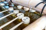 The Shinto Omairi Cleansing Ceremony By Bamboo Scoop In Fushimi Inari, Kyoto, Japan Stock Photo