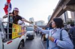 Bangkok-jan 13: Unidentified Thai Protestors Give Free Drinking Stock Photo