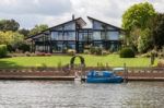 Magnificent House On The Riverside Between Hampton Court And Ric Stock Photo