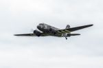 Douglas C-47a Skytrain "drag 'em Oot" N473dc Flying Over Shoreha Stock Photo