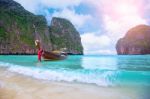 Long Boat And Blue Water At Maya Bay In Phi Phi Island, Krabi Thailand Stock Photo