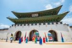 Seoul, South Korea - July 5: Soldier With Traditional Joseon Dynasty Uniform Guards The Gyeongbokgung Palace On July 5, 2015 In Seoul, South Korea Stock Photo