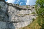 View Of The Curved Cliff At Malham Cove In The Yorkshire Dales N Stock Photo