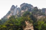 Elevator For Take A Passenger To Top Of Mountain At Zhangjiajie National Park ( Tian Zhi Shan ) ( Tianzi Mountain Nature Reserve ) And Fog , China Stock Photo