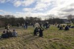 Crowd Gathered On Calton Hill, Edinburgh To Witness The Sun Ecli Stock Photo