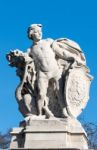 Statue Representing South Africa Outside Buckingham Palace In Lo Stock Photo