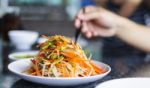 Som Tam Thai - Thai Green Papaya Salad With Peanuts Stock Photo