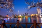 Seoul, Korea - April 9, 2015: Lotte World Amusement Park And Cherry Blossom Of Spring, A Major Tourist Attraction In Seoul, South Korea On April 9, 2015 Stock Photo