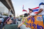 Bangkok-jan 13: Unidentified Thai Protestors Give Free Drinking Stock Photo