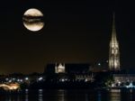 Bordeaux/france - September 18 : View Along The River Garonne In Stock Photo