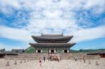 Seoul, South Korea - July 17: Tourists Taking Photos Of The Beautiful Scenery Around Gyeongbokgung Palace On July 17, 2015 In Seoul, South Korea Stock Photo