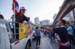 Bangkok-jan 13: Unidentified Thai Protestors Give Free Drinking Stock Photo