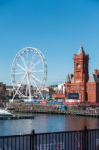 Cardiff/uk - August 27 : Ferris Wheel And Pierhead Building In C Stock Photo