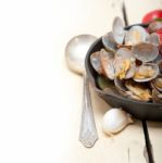 Fresh Clams On An Iron Skillet Stock Photo