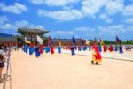 Seoul, South Korea - June 28: Soldier With Traditional Joseon Dynasty Uniform Guards The Gyeongbokgung Palace On June 28, 2015 In Seoul, South Korea Stock Photo