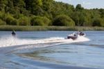 Water Skiing At Wiremill Lake  Near Felbridge Surrey Stock Photo