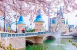 Seoul, Korea - April 9, 2015: Lotte World Amusement Park And Cherry Blossom Of Spring, A Major Tourist Attraction In Seoul, South Korea On April 9, 2015 Stock Photo