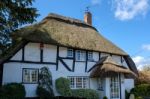 View Of A Thatched Cottage In Micheldever Hampshire Stock Photo