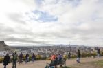 Crowd Gathered On Calton Hill, Edinburgh To Witness The Sun Ecli Stock Photo