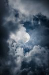 Nighttime Sky With Clouds, Bright Moon Would Make A Great Background Stock Photo