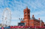 Cardiff/uk - August 27 : Ferris Wheel And Pierhead Building In C Stock Photo