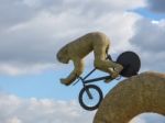 Olympic Cyclist Straw Sculpture At Snugburys Stock Photo