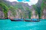 Long Boat And Blue Water At Maya Bay In Phi Phi Island, Krabi Thailand Stock Photo