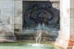 Fountain On Victoria Memorial Outside Buckingham Palace London Stock Photo