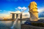 Singapore - Aug 9 ,2017 : Merlion Statue And Cityscape In Singapore Stock Photo