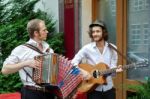 Folk Singers Outside A Restaurant In Berlin Stock Photo