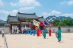 Seoul, South Korea - July 5: Soldier With Traditional Joseon Dynasty Uniform Guards The Gyeongbokgung Palace On July 5, 2015 In Seoul, South Korea Stock Photo