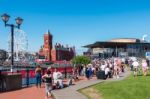 Cardiff/uk - August 27 : Ferris Wheel And Pierhead Building In C Stock Photo