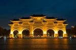 Night Scene Of Liberty Square Main Gate In Taipei, Taiwan Stock Photo