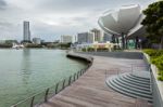 Promenade Leading To The Artscience Museum In Singapore Stock Photo