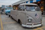 Old Vintage Volkswagen Van At Night Market, Srinakarin Road Stock Photo