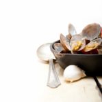 Fresh Clams On An Iron Skillet Stock Photo