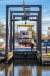 Ely, Cambridgeshire/uk - November 23 : Boat Cleaning In Ely On N Stock Photo