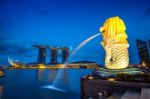 Singapore - Aug 8 ,2017 : Merlion Statue And Cityscape In Singapore Stock Photo