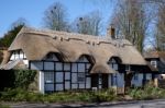 View Of A Thatched Cottage In Micheldever Hampshire Stock Photo