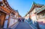 Seoul,korea - March 23: Tourists Taking Photos Of The Beautiful Scenery Around Bukchon Hanok Village,traditional Korean Style Architecture, Photo Taken March 23,2015 In Seoul, South Korea Stock Photo