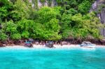 Krabi - December 1: Long Boat And Tourist At Maya Bay In Phi Phi Island. Photo Taken On December 1,2016 In Krabi, Thailand Stock Photo