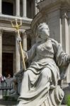 Statue Outside St Paul's Cathedral Stock Photo