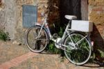 White Bicycle Leaning Against A Wall In Pienza Tuscany Stock Photo