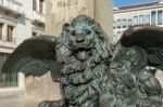 Winged Lion Beneath The Statue Of Daniele Manin In Venice Stock Photo