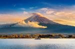 Fuji Mountain And Kawaguchiko Lake At Sunset, Autumn Seasons Fuji Mountain At Yamanachi In Japan Stock Photo