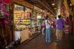 Pattaya, Chonburi Province, Thailand , December 18 - 2016 : Tourists Walking At Pattaya Floating Market There Is A Lot Shops Selling Food , Thai Sweet And Souvenirs Stock Photo