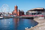 Cardiff/uk - August 27 : Ferris Wheel And Pierhead Building In C Stock Photo