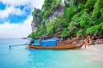 Krabi - December 1: Long Boat And Tourist At Maya Bay In Phi Phi Island. Photo Taken On December 1,2016 In Krabi, Thailand Stock Photo